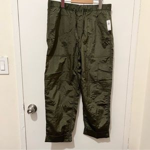 NWT GAP 90’s style pants shiny olive medium